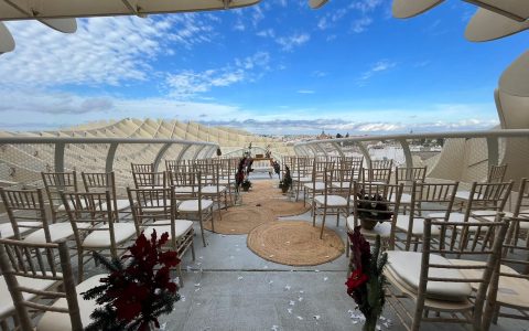Montaje de ceremonia de celebracion de boda en la terraza de Metropol Eventos