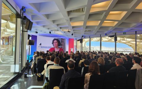 Presentacion en modo teatro en la sala Metropol